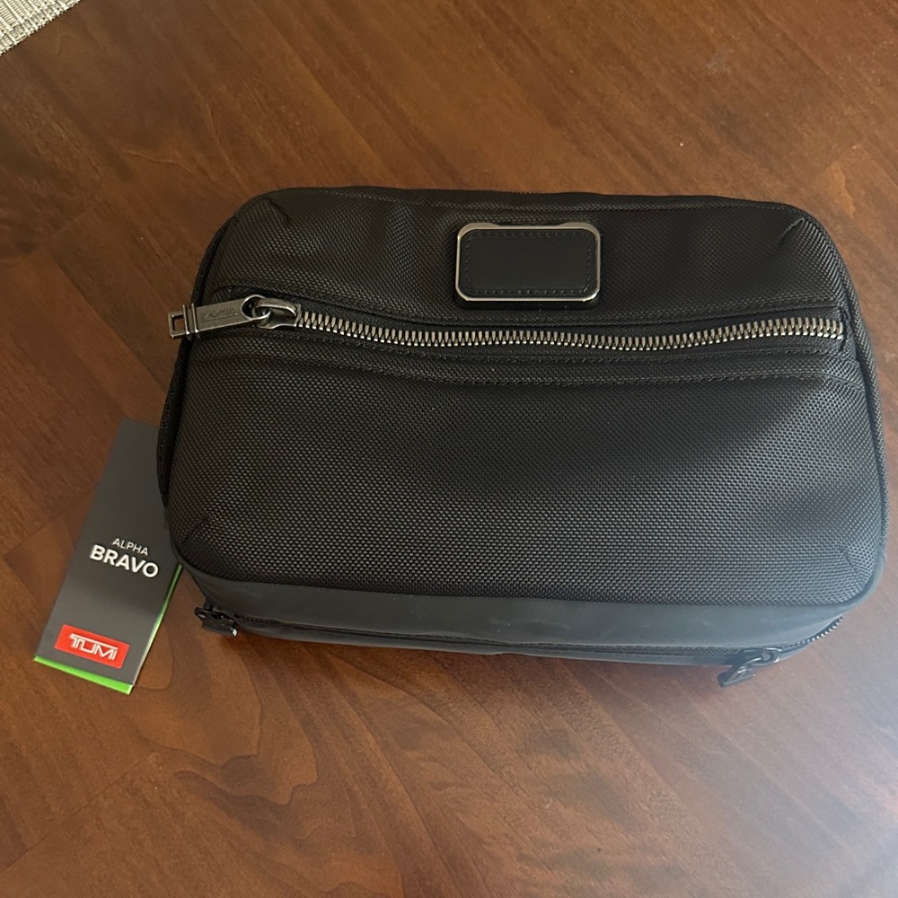 Tumi Alpha Bravo Black Response Travel Kit- NWT!